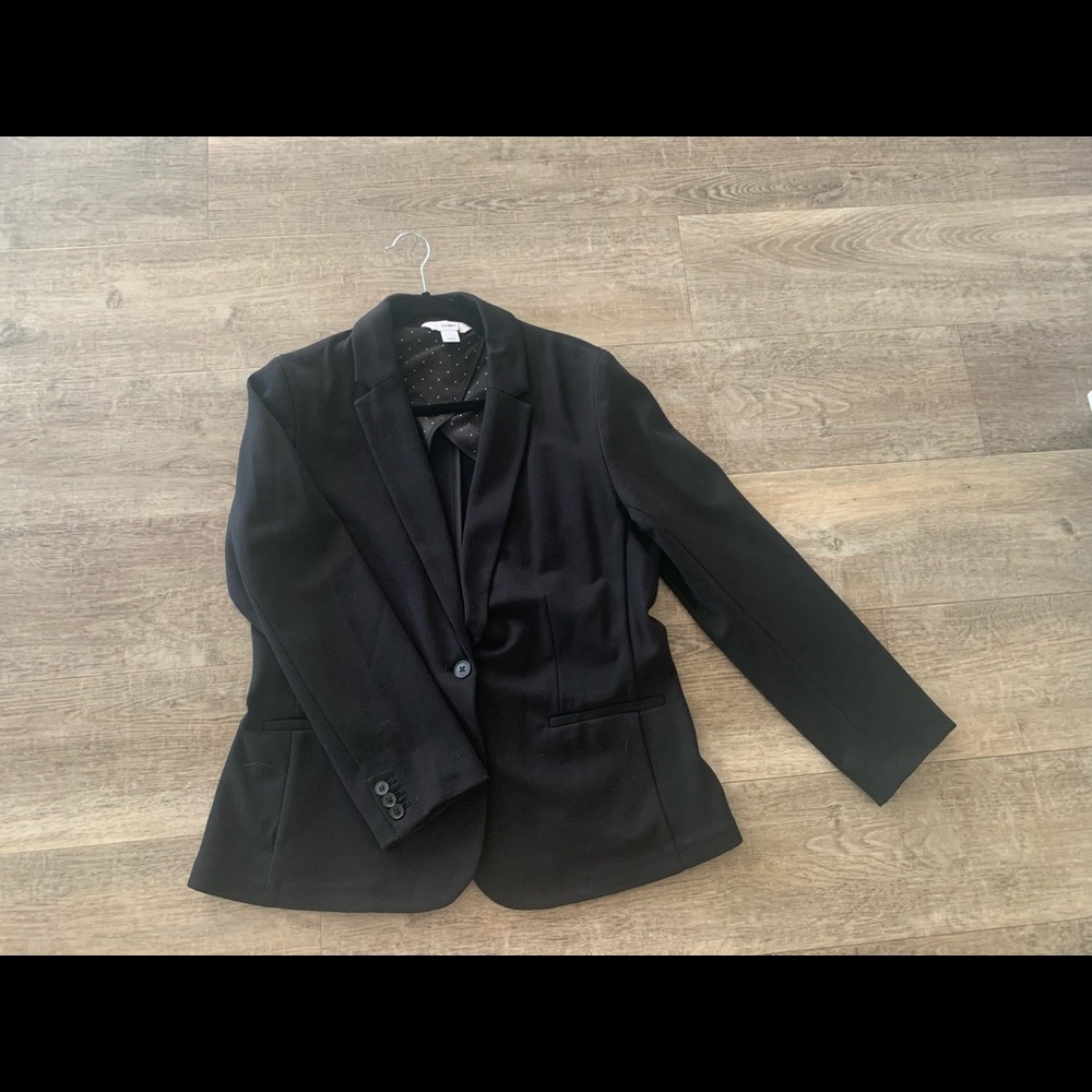 Stylish and comfy. Old Navy polka dot lined blazer